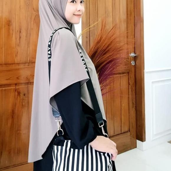 ♛ Jilbab Hijab Khimar Syari Jumbo Instan Hanin Bergo Non Pet Jersey - Hitam ♗