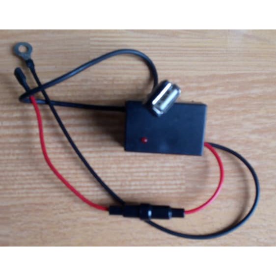 Charger Handphone di MOTOR Casan HP di Motor Socket USB universal Er~1874