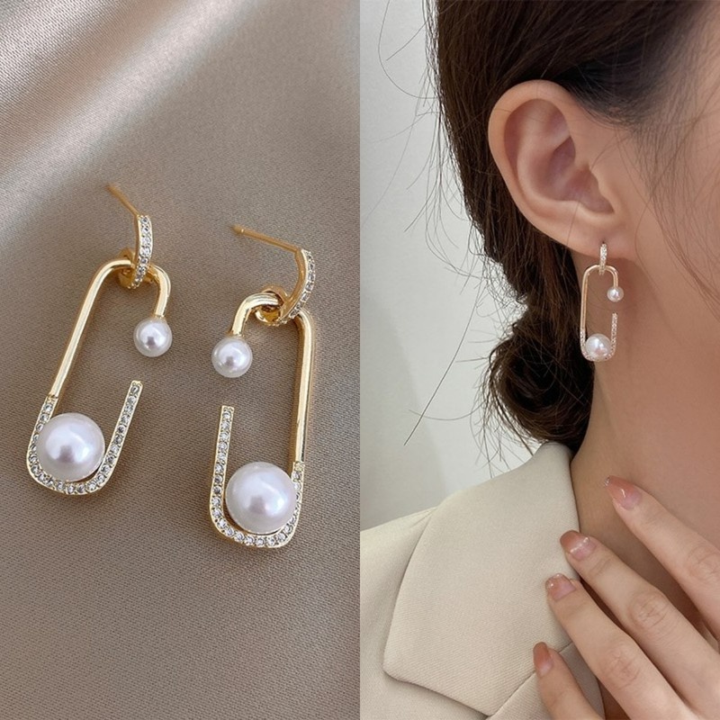 Anting Tusuk Gantung Bahan Sterling Silver 925 Hias Mutiara Gaya Barok / Elegan Untuk Wanita