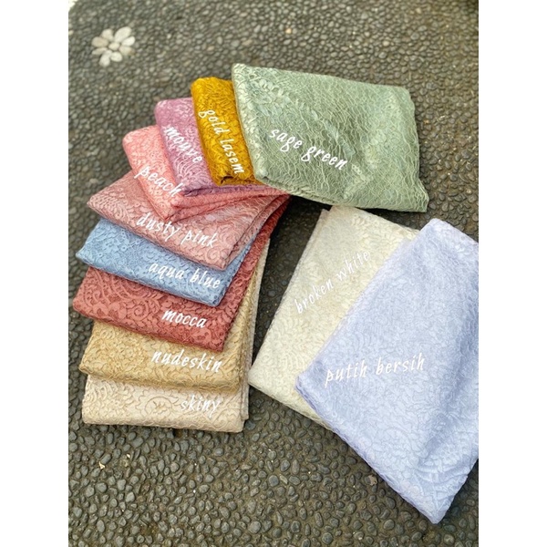 Yukakebaya || kain metalik glossy muat 2 kebaya