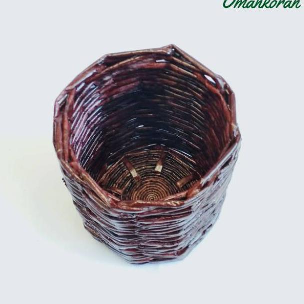 

[PRODUK R0TQO] KERAJINAN TANGAN TEMPAT PENSIL ANYAMAN KORAN (COKLAT) ALM