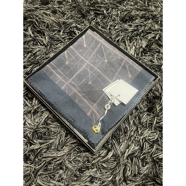 Louvre Buttonscarves infinity