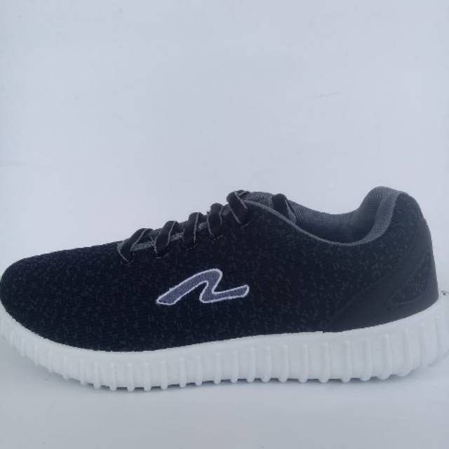 Sepatu wanita dan pria new era gardenia hitam putih