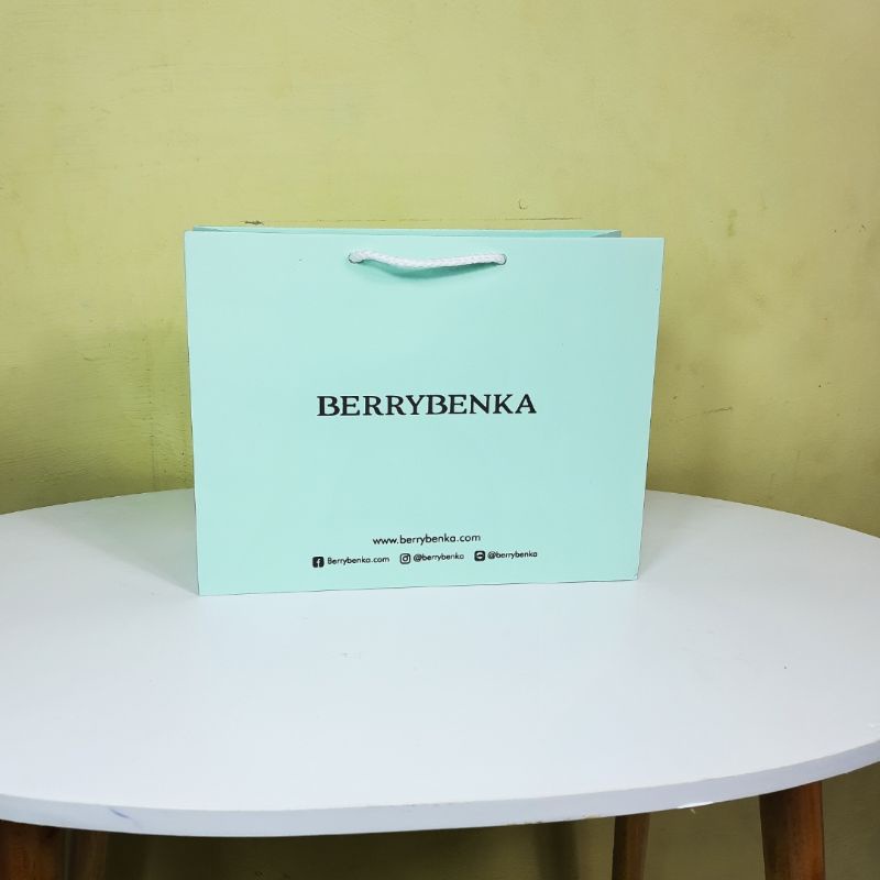 

Paperbag BB size Small 26x9x20 cm Bungkus Kado Paper Bag Fashion Hampers Branded