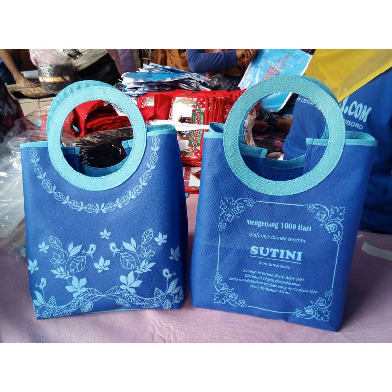 

Tas berkat pegangan bulat+sablon nama DUS 20x20 cm