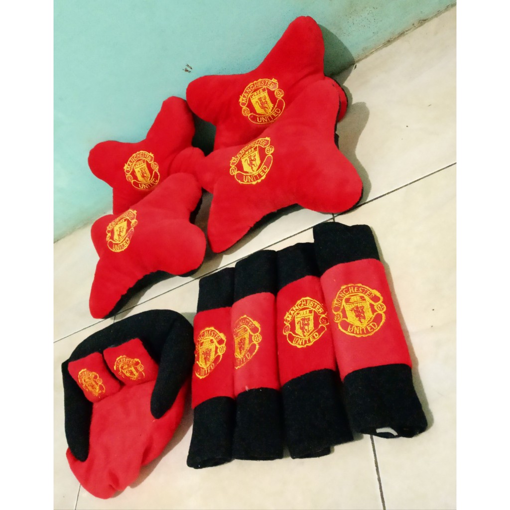 Bantal Mobil MANCHESTER UNITED Merah Bantal Isi 4 Sandaran Leher Kepala Manchester United Merah