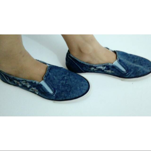 PRELOVED sepatu TRISET