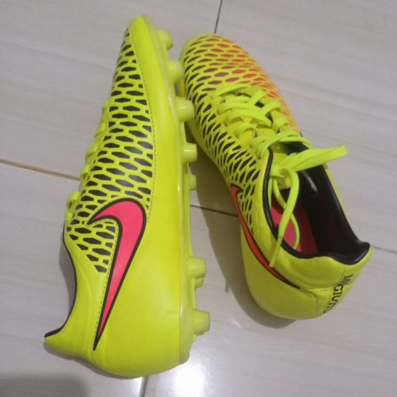nike magista