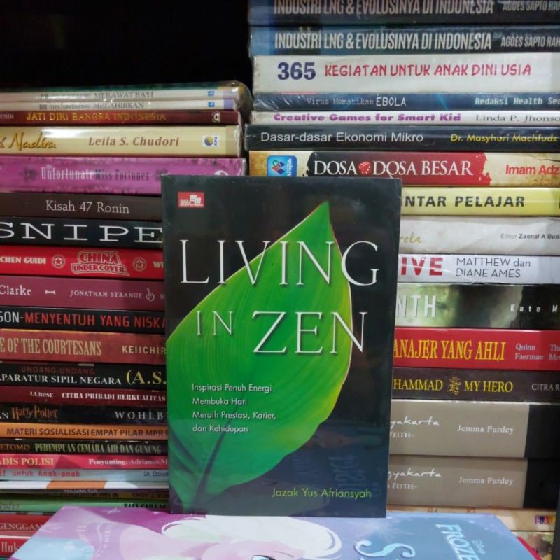 Jual BUKU ORIGINAL LIVING IN ZEN INSPIRASI PENUH ENERGI MEMBUKA HARI ...