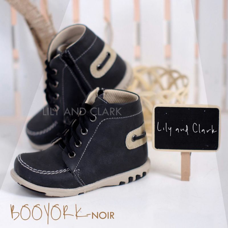 sepatu boots bayi/anak laki laki preloved lily & clark