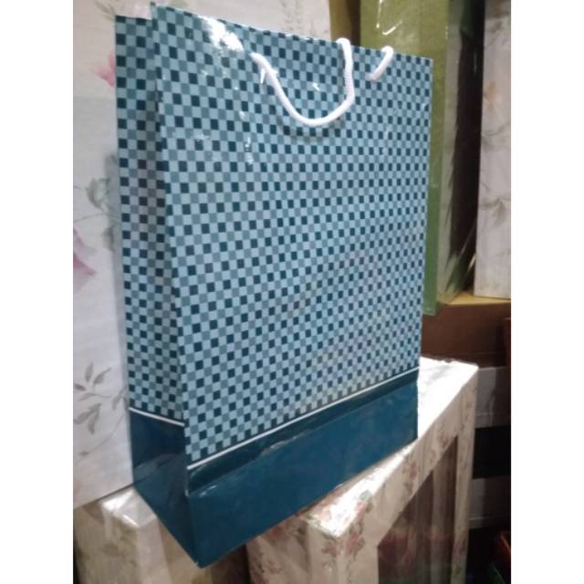 

Paper bag polio kotak terlaris dan murah isi 12 pcs