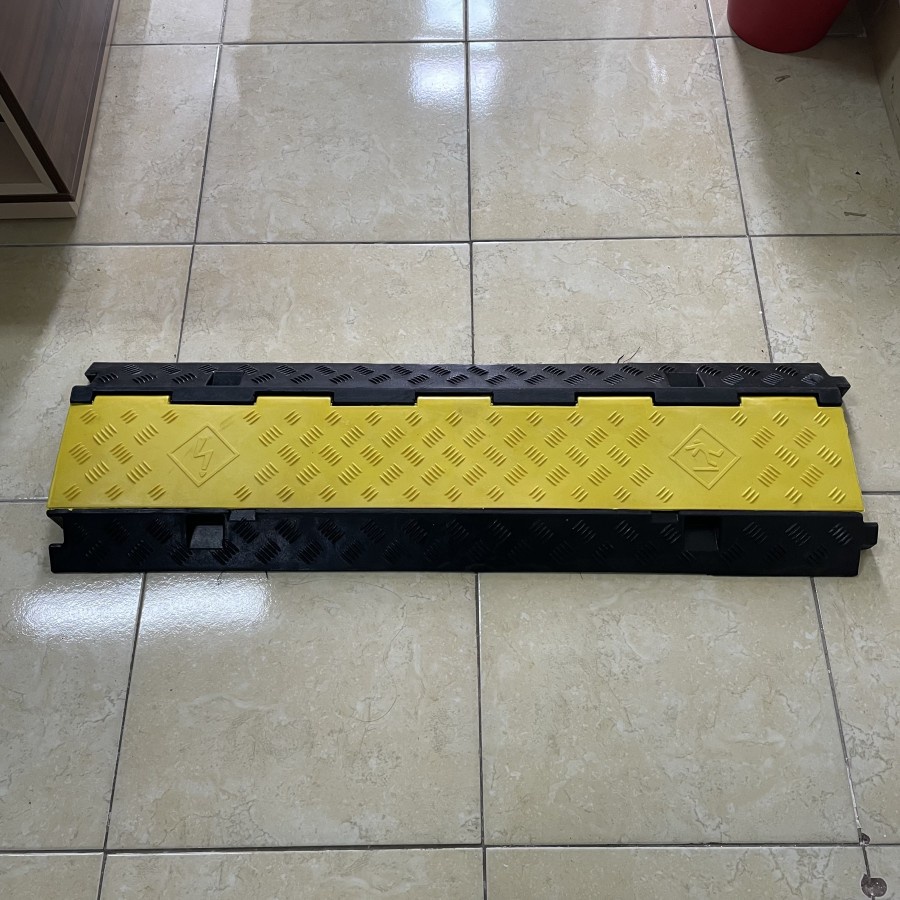 Polisi Tidur Pelindung Kabel / Speed Bump Cable Ramp 3 Line