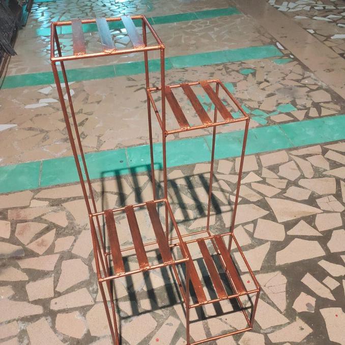 Rak Besi Pot Bunga Susun 5 Unik / Rak Pot Tanaman Hias Warna Gold Tataviolashop