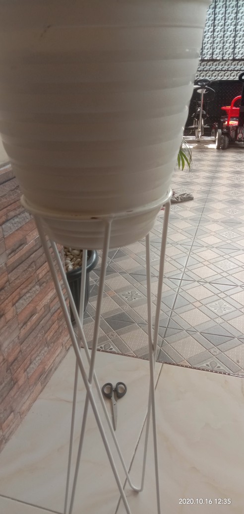 Standing Pot Besi 70cm Diameter 18cm / Rak Bunga Besi / Standing Planter