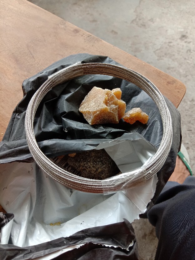 Gondorukem Arpus Gum Resin Batu Siongka 100 Gram