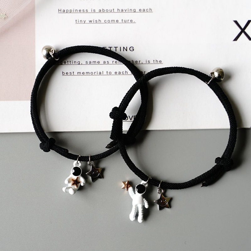 Fancyqube 2pcs Gelang Magnetik Liontin Astronot Luar Angkasa Untuk Pria Dan Wanita