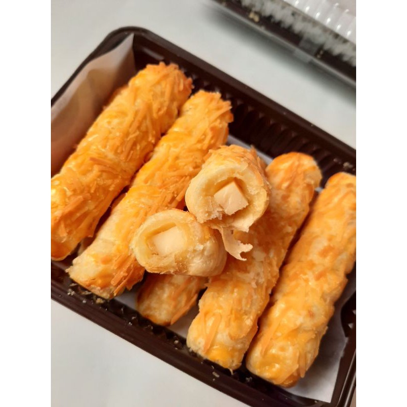 Cheese Roll Keju Dibalut Puff Pastry Shopee Indonesia