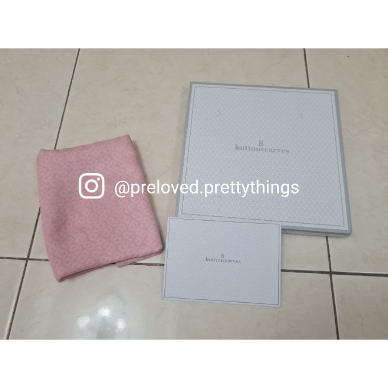 Preloved Buttonscarves Tapis Bubble Gum