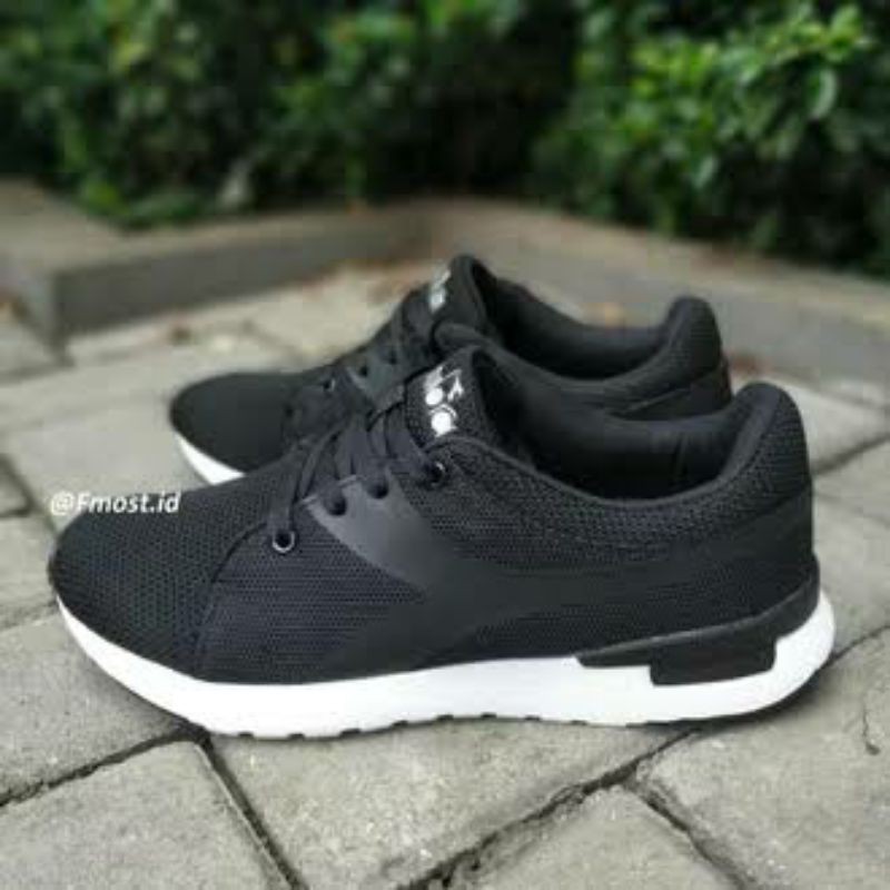 Sepatu Diadora Ergo Hitam - Sepatu Olahraga Pria / Running