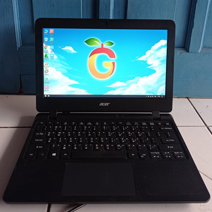 Acer Aspire ES1-132 Hitam Slim Tipis RAM 2GB Windows 10 netbook second