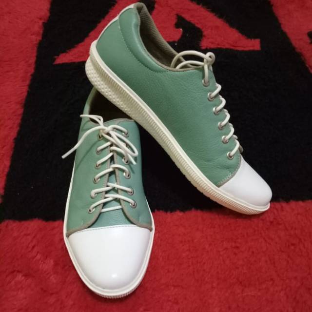 Sepatu Snaker cewe kulit