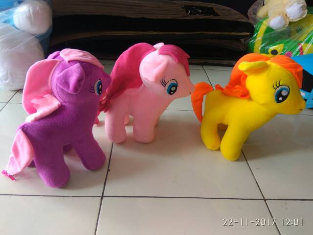 Boneka kuda poni atau pony M