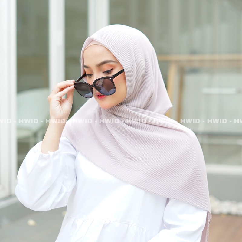Havana Pleated Square Premium - Kerudung Plisket Segi Empat - plisket square-Silver