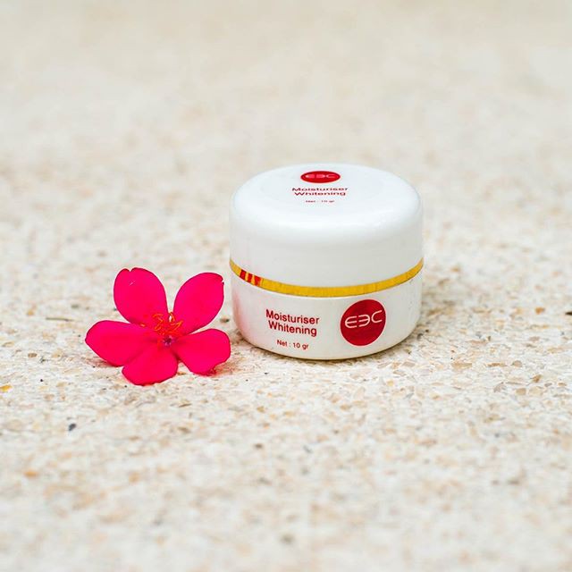 MOISTURIZER WHITENING ENHAKA