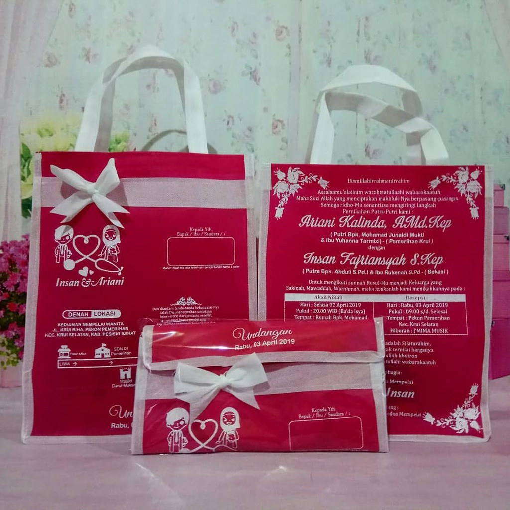 

Tas Undangan 23 x 8 x 30cm ( P x L xT ) + Packing Plastik