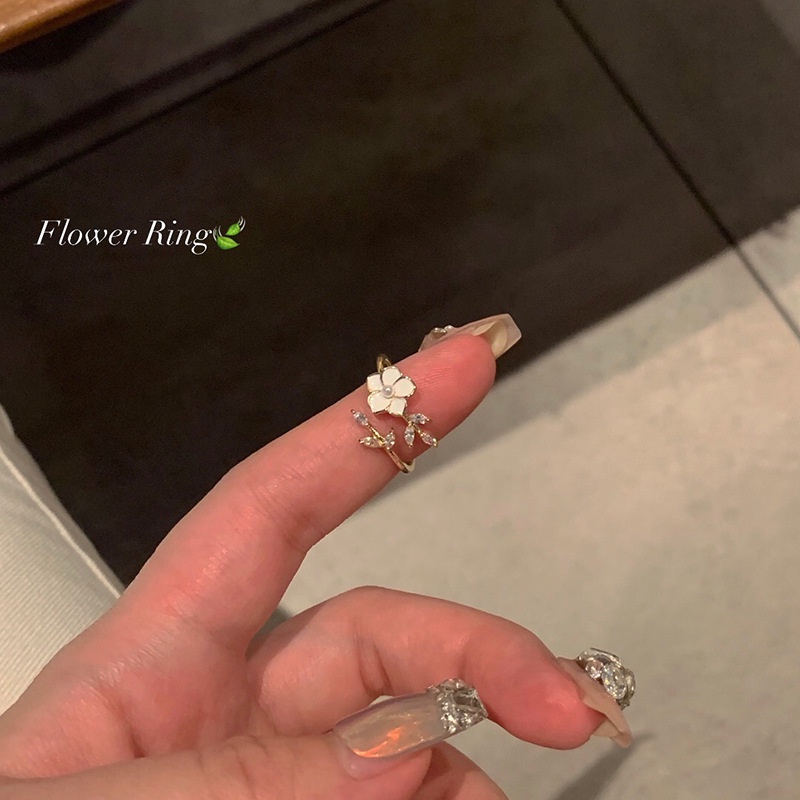Cincin Wanita Model Terbuka Adjustable Desain Daun Kamelia Hias Mutiara Zircon Untuk Pesta Pernikahan