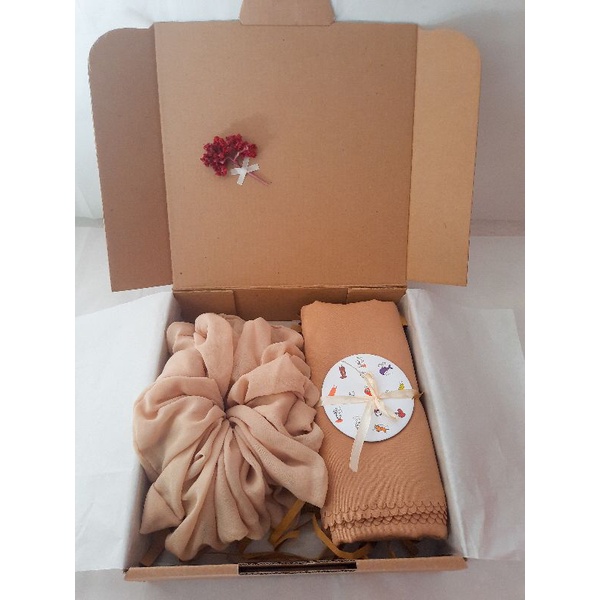 

GIFT BOX / HAMPERS HIJAB