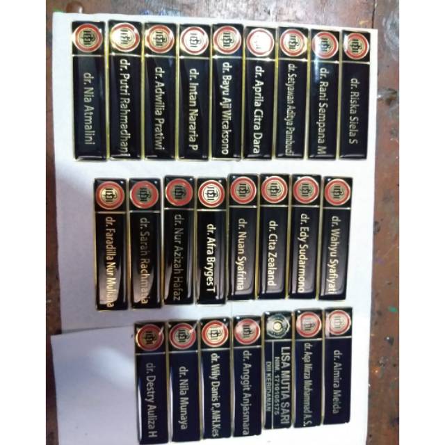 

Name tag etching peniti