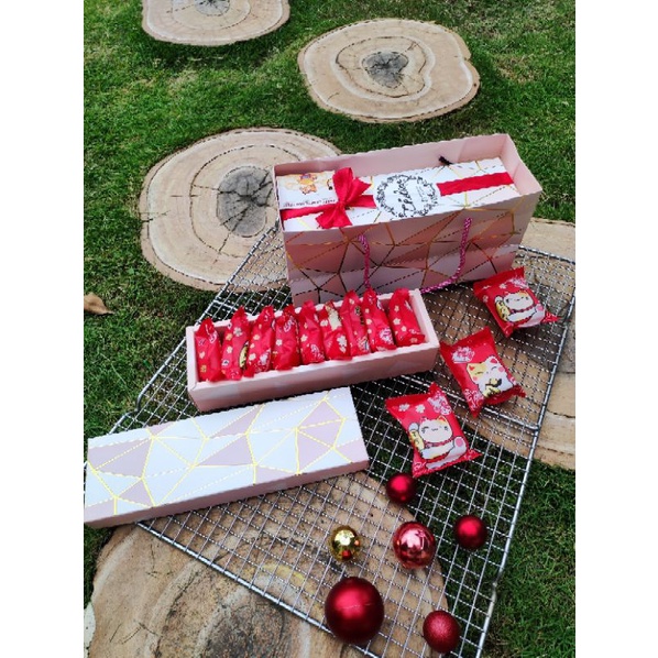 

Hampers Kue Kacang Nuts To You Small Box