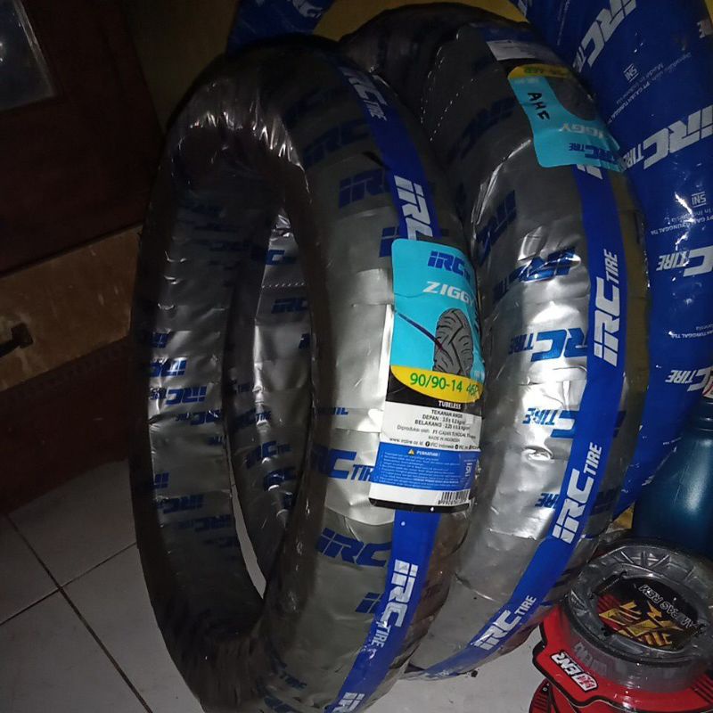 ban tubeless 90/90 14 di IRC