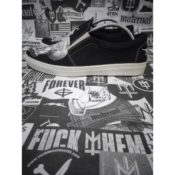 SLIP ON VON X TROJAN DEATH METAL