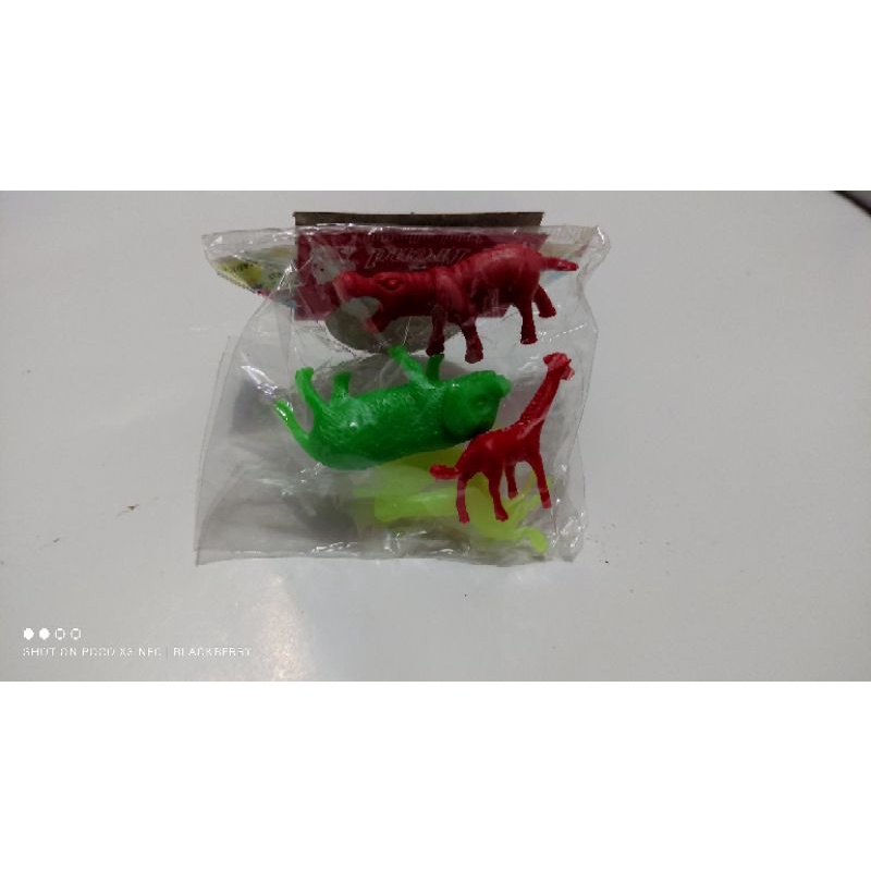 mainan hewan dinosaurus