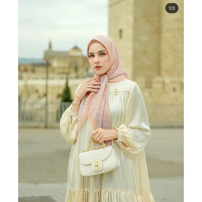 granada series button scraves