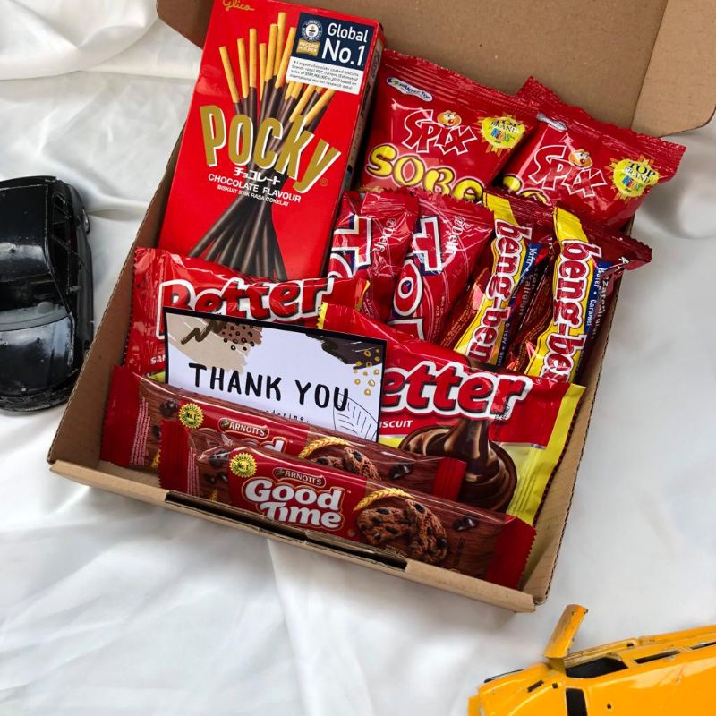 

SNACKBOX | GIFTBOX | KADO WISUDA | KADO SIDANG | KADO ULANG TAHUN | HAMPERS | RED SERIES