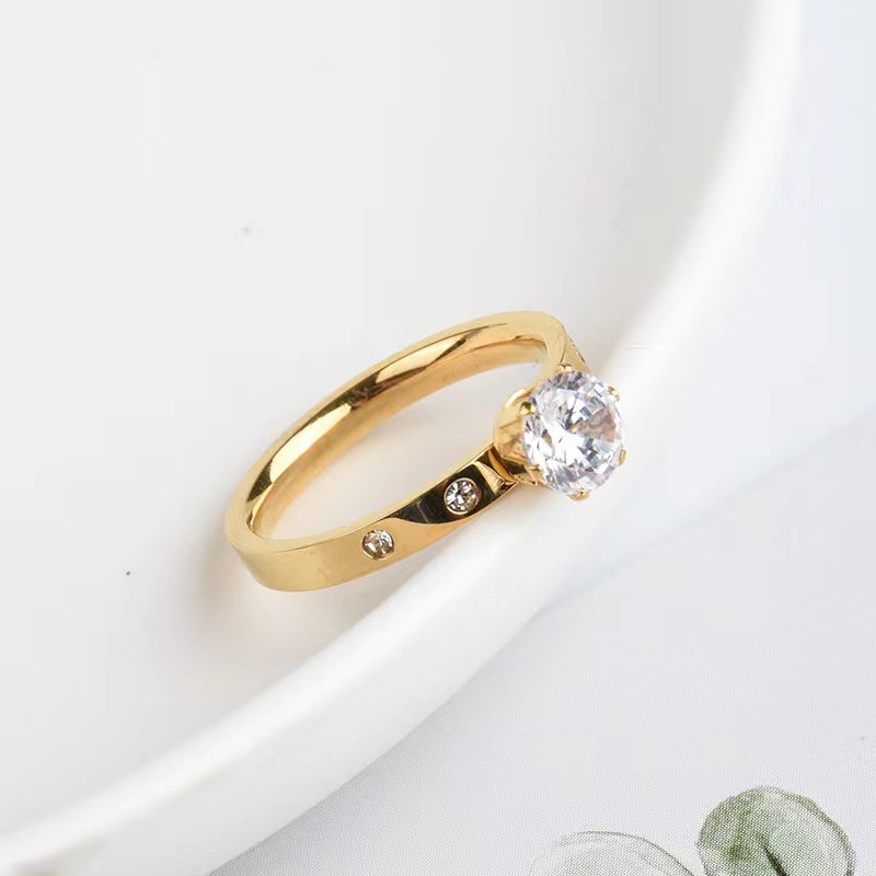 Cincin Bahan Titanium Steel 18K Gold Hias Berlian Gaya Koreasimple Anti Karat Untuk Wanita