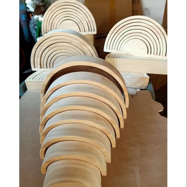 Balok pelangi natural kayu pinus