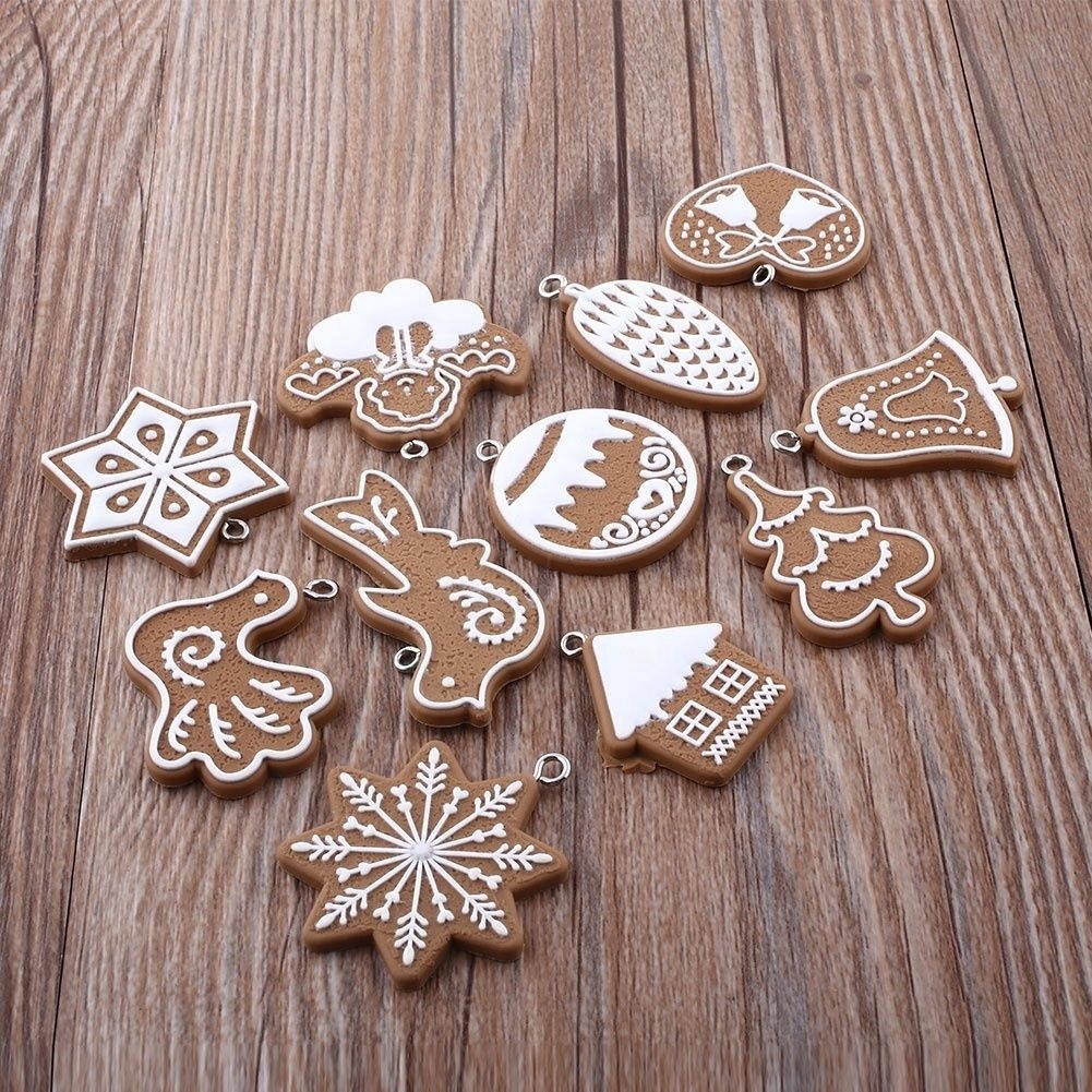 11pcs Ornamen Gantungan Kunci Bentuk Pohon Natal Bahan Polymer Clay Untuk Dekorasi