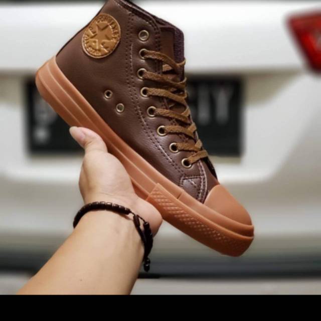 Sepatu kulit converse