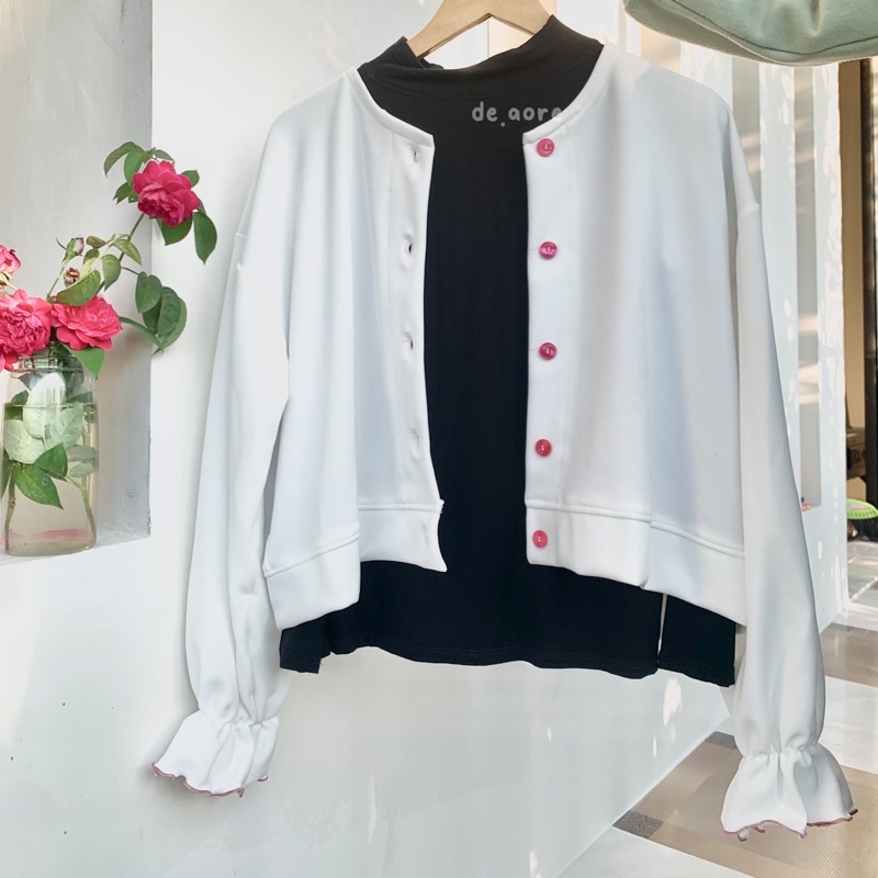 𝐝𝐞.𝐚𝐨𝐫𝐞.벨바 Belva Top | Korean Crop outer