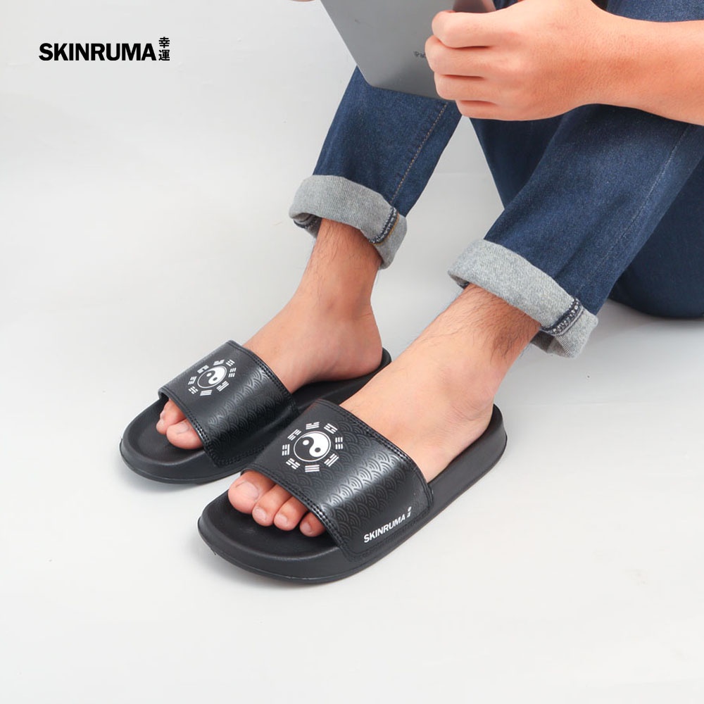 Sendal Selop Casual Pria SKINRUMA Chinesse Style Yin Yang Hitam / Sendal Slide Pria / Sendal Slip On Pria