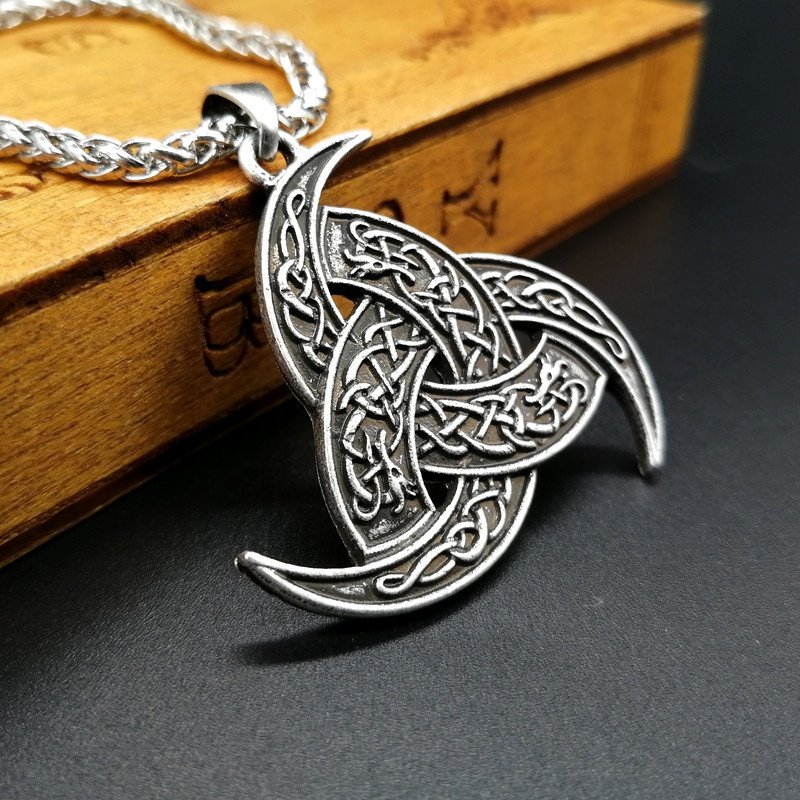 Kalung Liontin Segitiga Naga Celtic Bahan Stainless Steel Gaya Vintage Untuk Pria