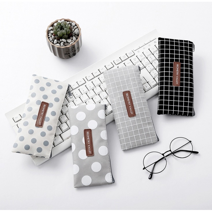 

AKC - Tempat Pensil Geometry Valley Pencil Case / Tempat Kosmetik