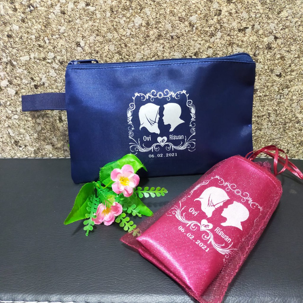 

Promo Grosir Souvenir Termurah 100 Pcs Dompet Saten Amplop Besar Cantik Berkualitas