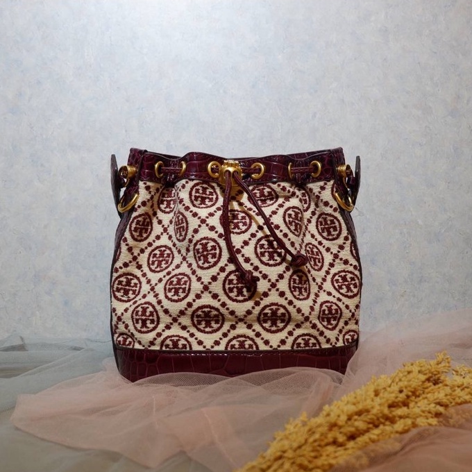 Tas Wanita Branded Tory Burch T Monogram Mini Chenille Bucket Bag Claret/New Cream - 100% Original -