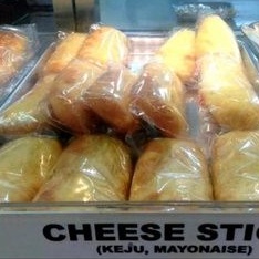 

Roti SUISSE hayam wuruk/cheese stick(minimal PESAN 10 ROTI campur, harus sesama SUISSE)
