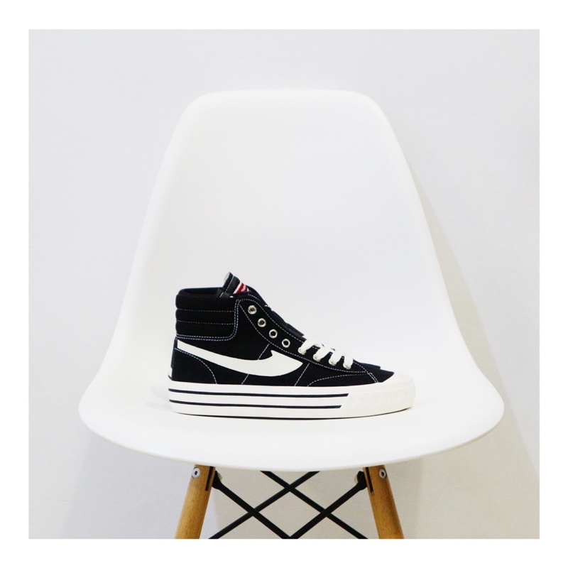 Compass Retrograde High - Black & White